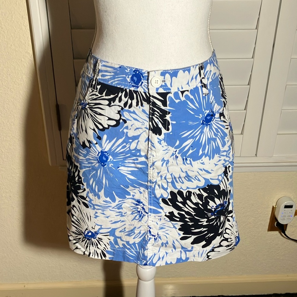 🩳💙St John’s Bay- Blue, White and Black Floral Skort W/Two Front Pockets 12